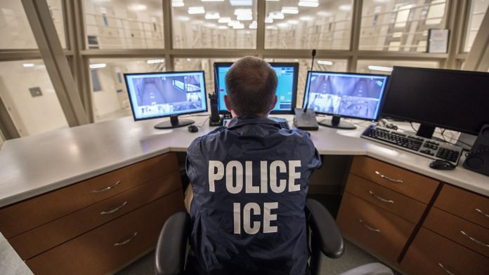 An ICE ERO officer monitors a detention facility in Buffalo, NY (file photo)